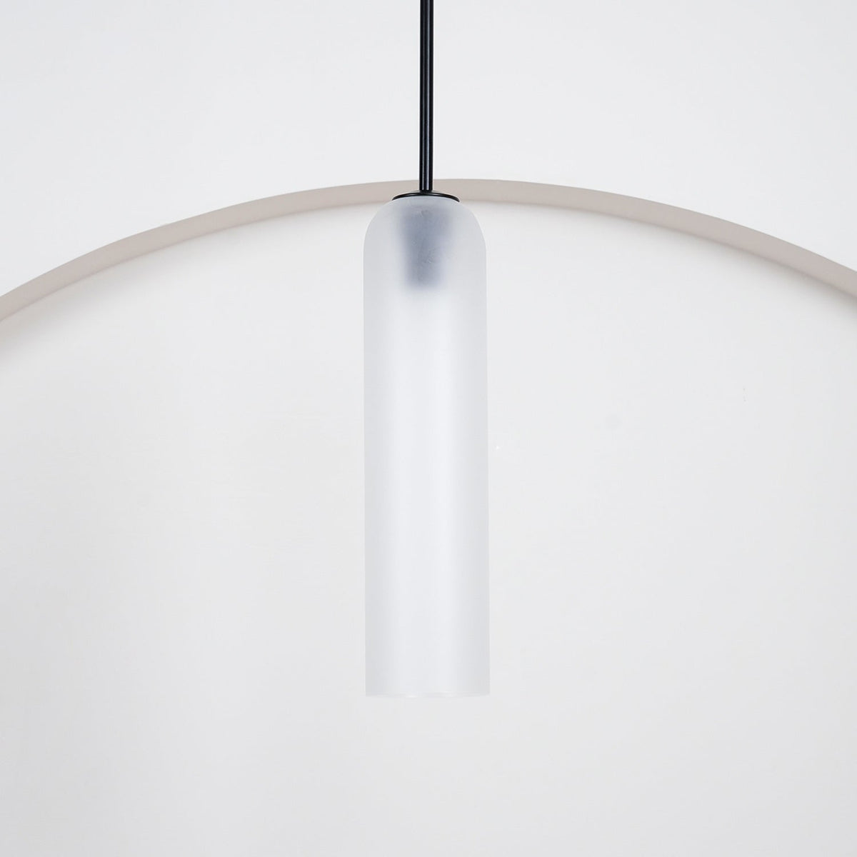 Suspension en verre avec tube long – verre soufflé bouche finition noire ou dorée diamètre 10 cm | Sansoti