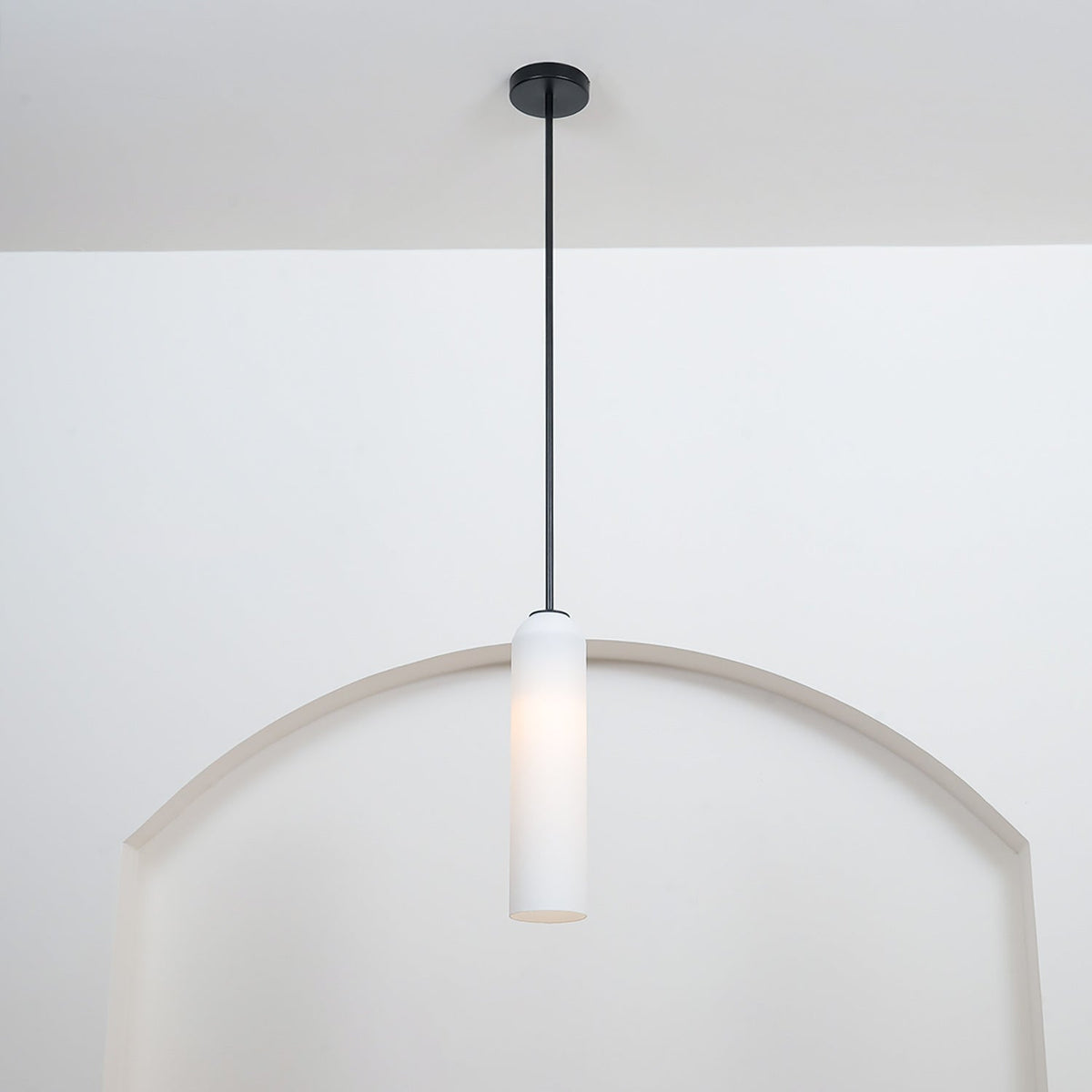Suspension en verre avec tube long – verre soufflé bouche finition noire ou dorée diamètre 10 cm | Sansoti