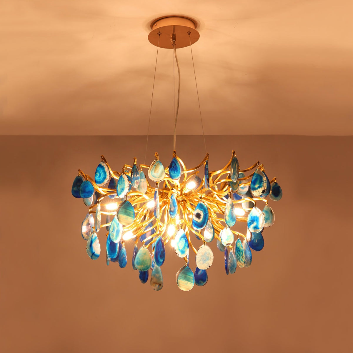 Lustre en agate pierre naturelle avec boîtier en métal doré – Disques taillés à la main finition or chaud 8 ou 9 points lumineux Éclairage de plafond de luxe pièce maîtresse exclusive | Sansoti