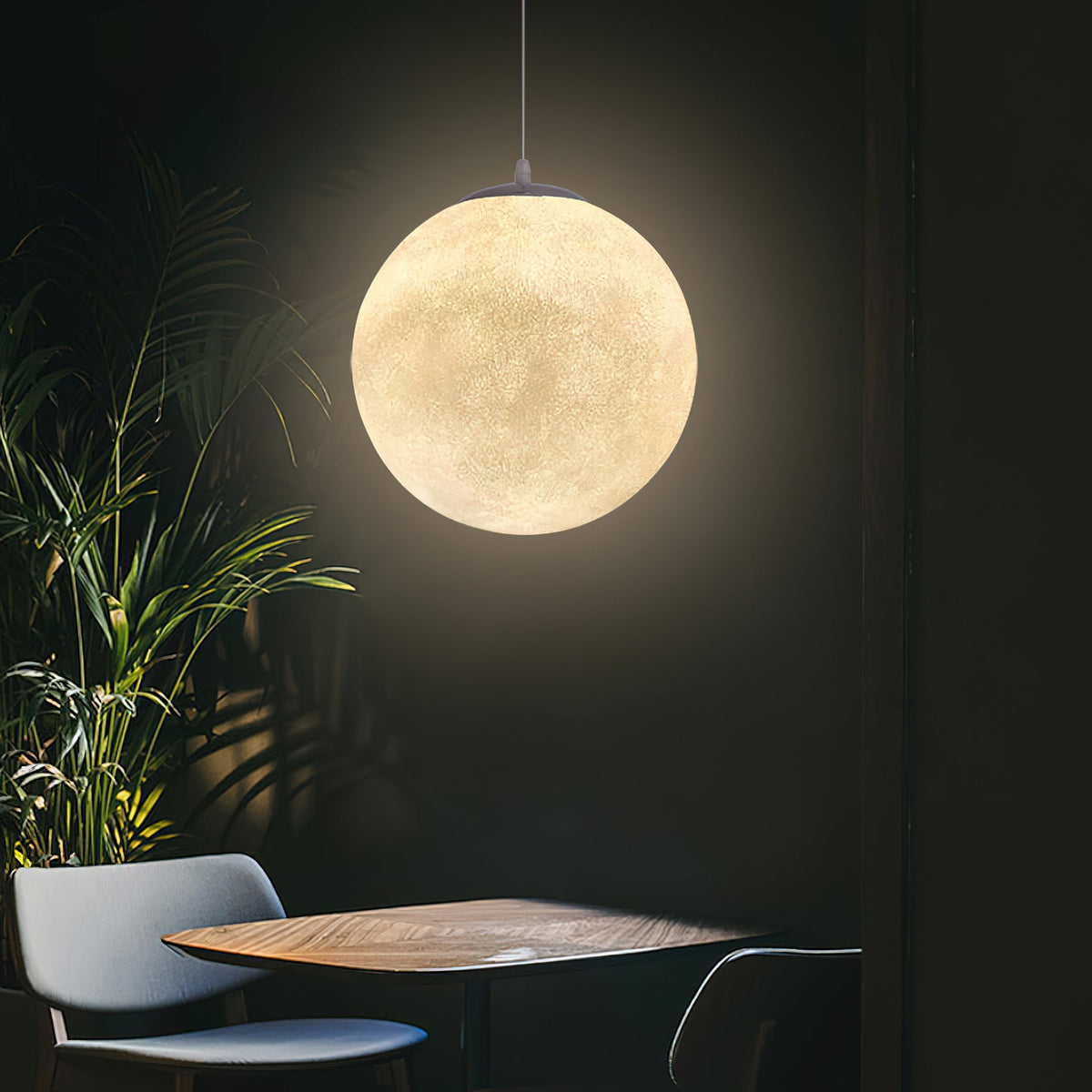Suspension Lune – Texture Réaliste – 8 Tailles Disponibles – Boule de Lune Romantique pour Chambre Salle à Manger Chambre d’Enfant – Lumière Chaude Dimmable – Adaptateur Plafond Incliné Inclus | Sansoti