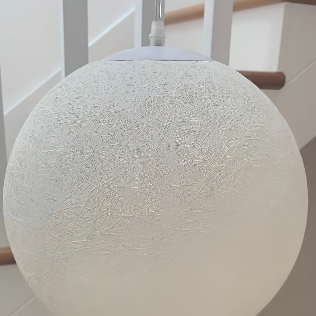 Suspension Lune – Texture Réaliste – 8 Tailles Disponibles – Boule de Lune Romantique pour Chambre Salle à Manger Chambre d’Enfant – Lumière Chaude Dimmable – Adaptateur Plafond Incliné Inclus | Sansoti