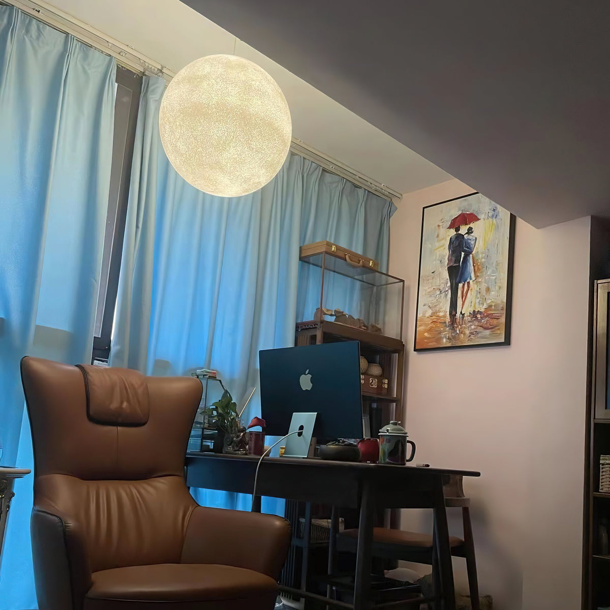 Suspension Lune – Texture Réaliste – 8 Tailles Disponibles – Boule de Lune Romantique pour Chambre Salle à Manger Chambre d’Enfant – Lumière Chaude Dimmable – Adaptateur Plafond Incliné Inclus | Sansoti