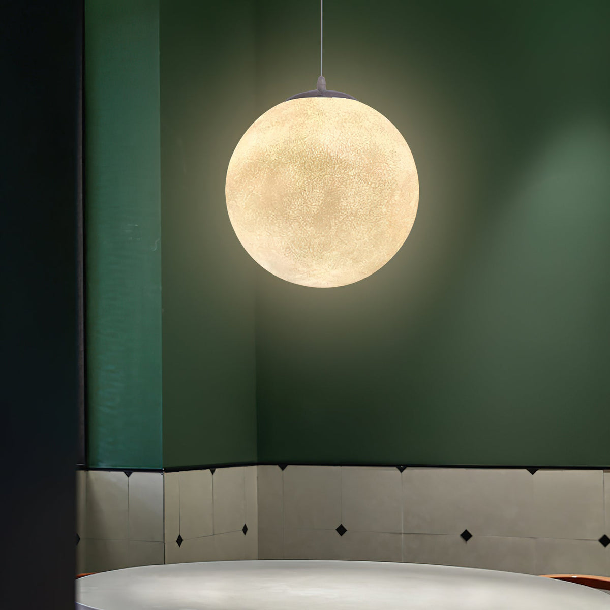 Suspension Lune – Texture Réaliste – 8 Tailles Disponibles – Boule de Lune Romantique pour Chambre Salle à Manger Chambre d’Enfant – Lumière Chaude Dimmable – Adaptateur Plafond Incliné Inclus | Sansoti