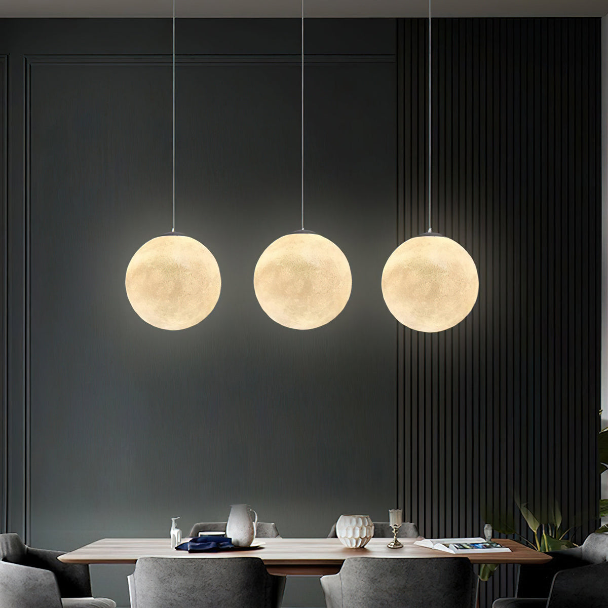 Suspension Lune – Texture Réaliste – 8 Tailles Disponibles – Boule de Lune Romantique pour Chambre Salle à Manger Chambre d’Enfant – Lumière Chaude Dimmable – Adaptateur Plafond Incliné Inclus | Sansoti