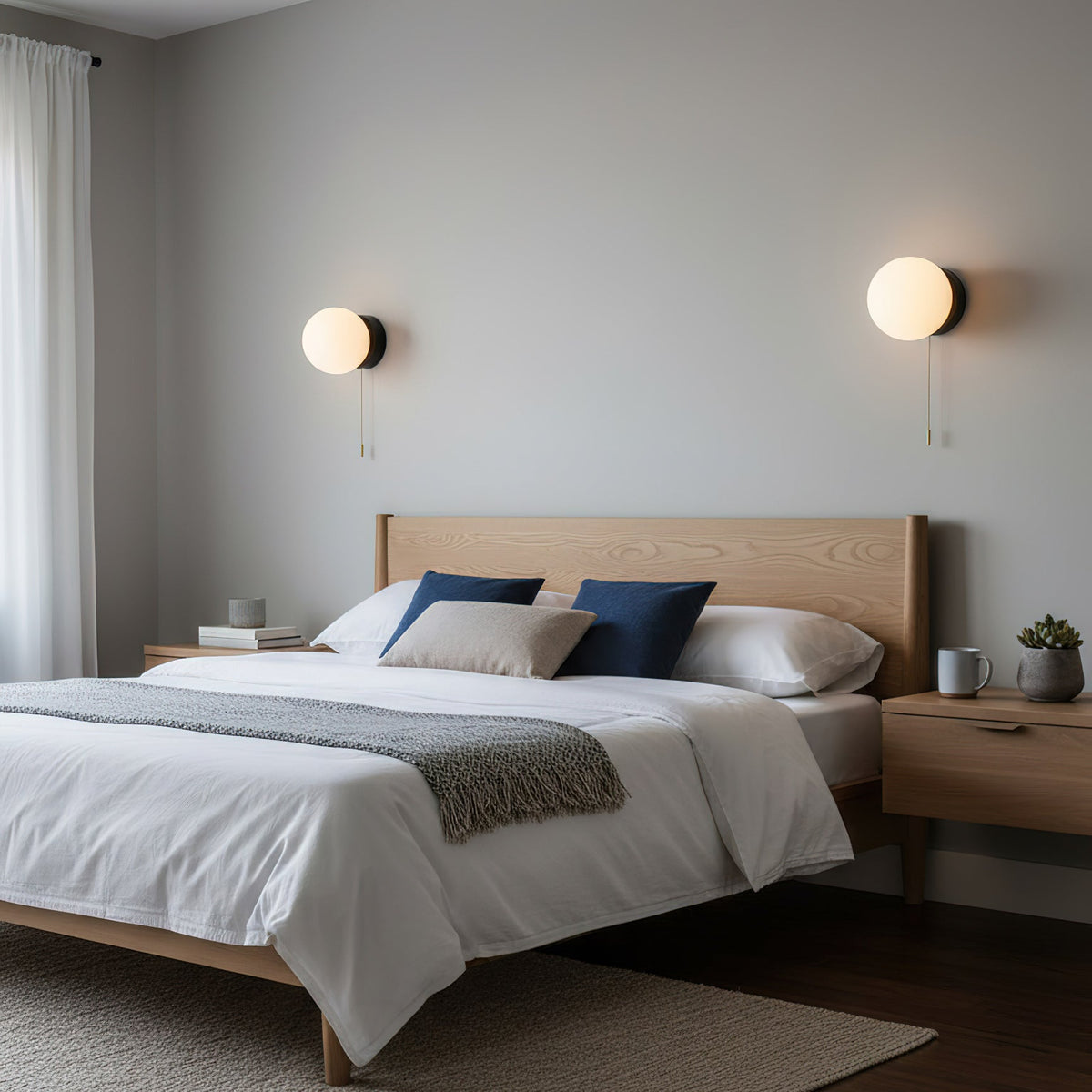 Applique murale en verre design scandinave avec abat-jour sphérique en verre blanc douille G9 compact & moderne ambiance pour chambre couloir | Sansoti