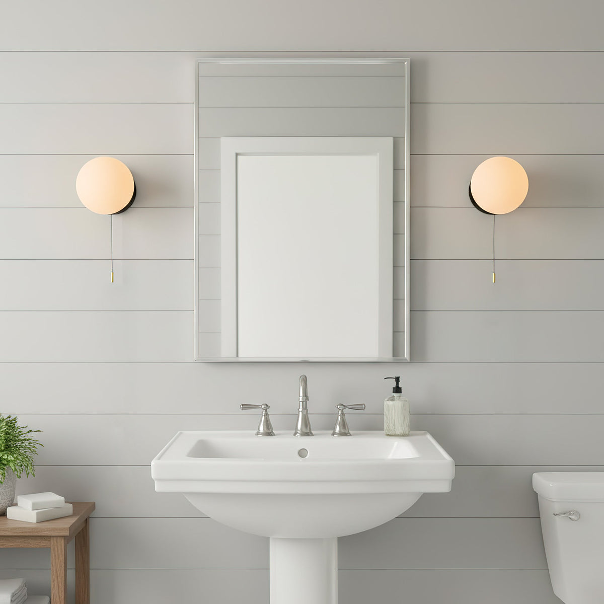 Applique murale en verre design scandinave avec abat-jour sphérique en verre blanc douille G9 compact & moderne ambiance pour chambre couloir | Sansoti