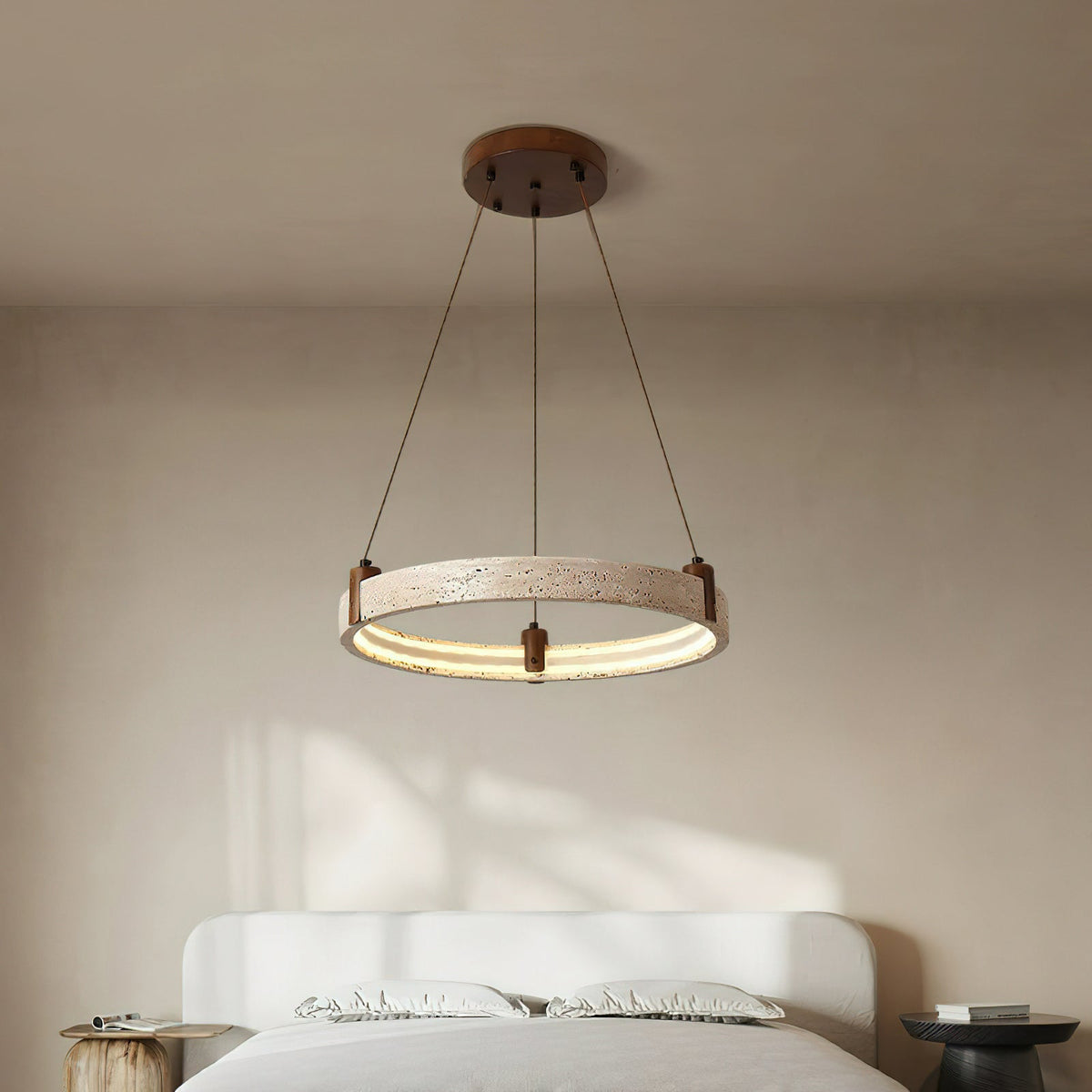 Travertin-Ring-Kronleuchter – Naturstein-Hängelampe mit Walnussholz und integrierter LED | Skandinavisches Design für Wohn- und Esszimmer | Sansoti