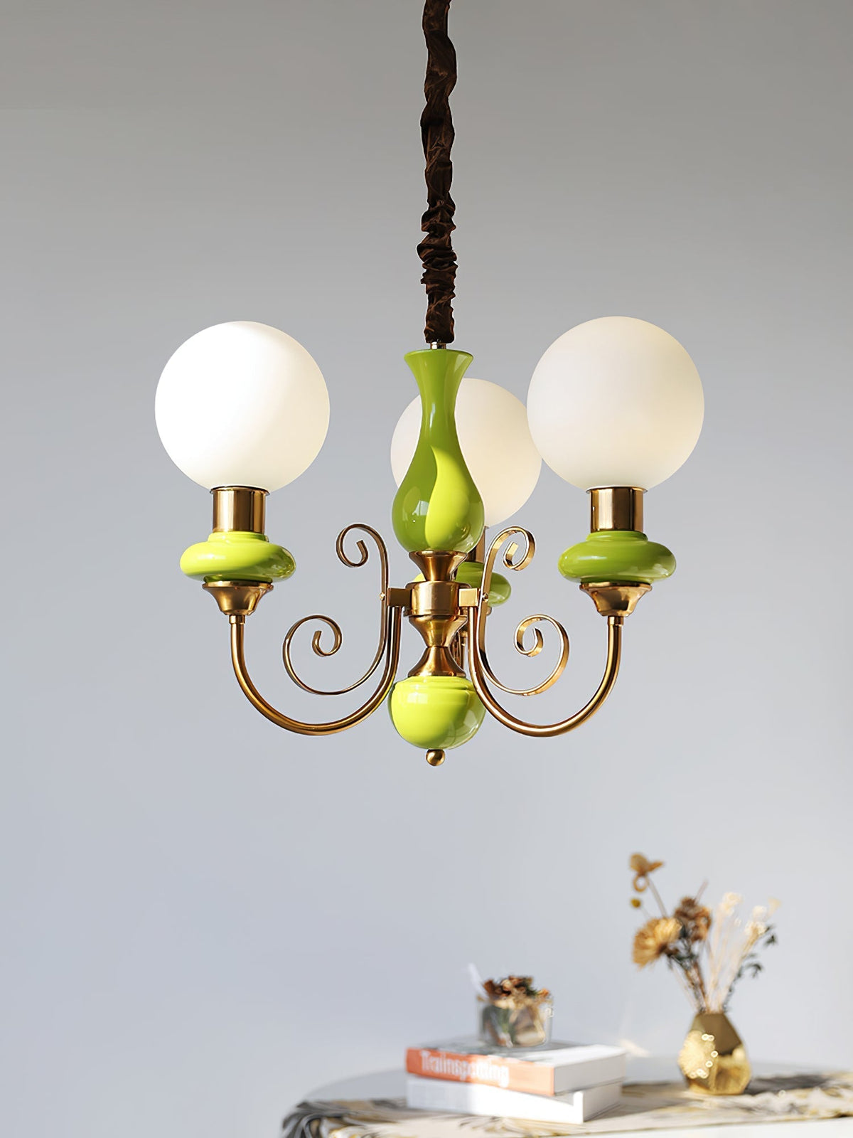 Glas-Kronleuchter mit Eisenrahmen in Grün, Gold und Weiß, 3-5-8 Lampen, Pendelleuchte für Esszimmer und Wohnzimmer | Sansoti