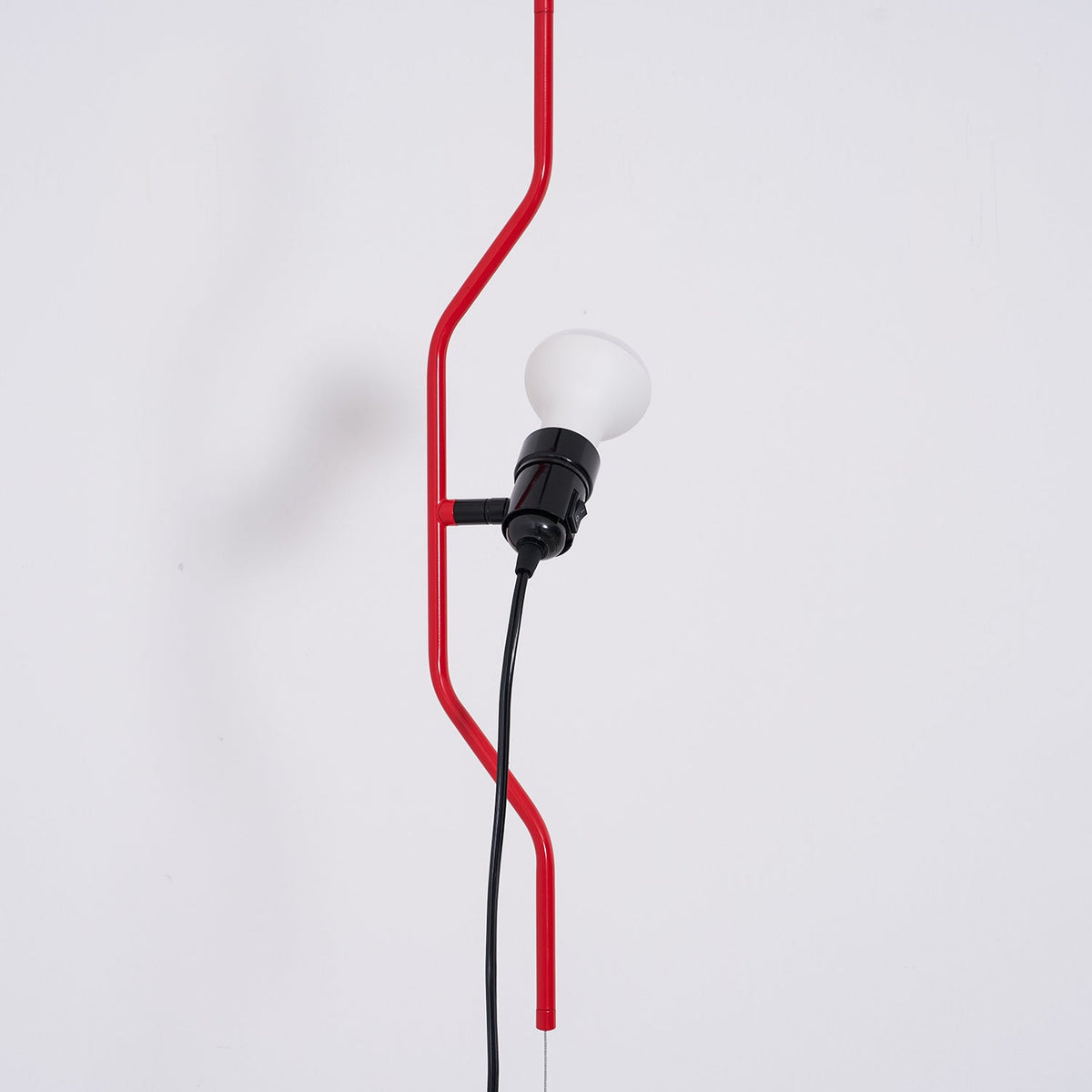 Suspension réglable en hauteur avec abat-jour tubulaire en métal – Noir/Blanc/Rouge | Sansoti