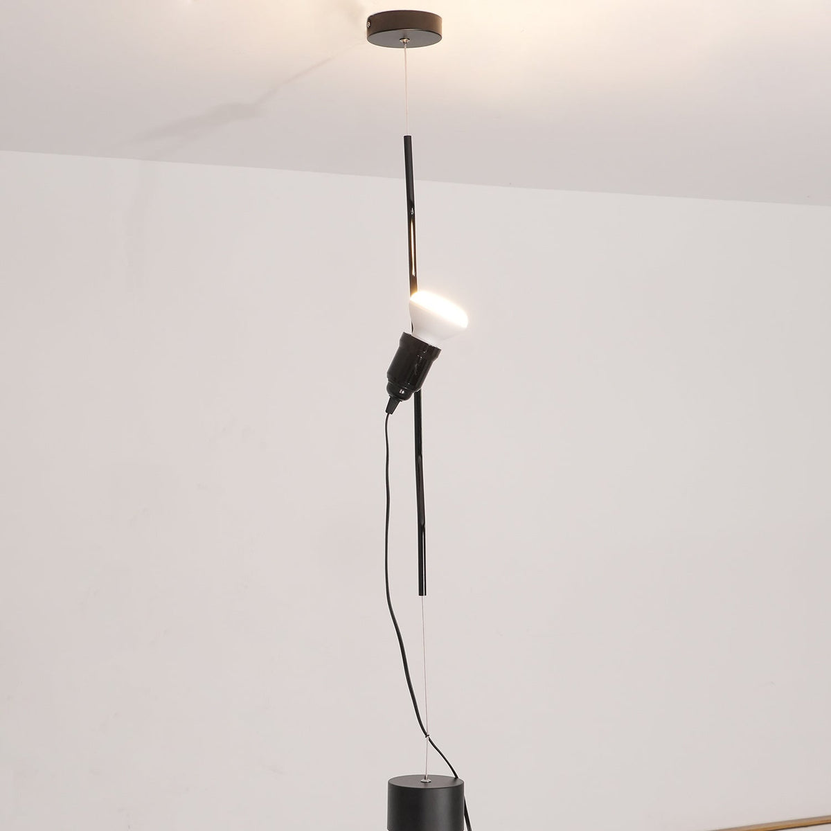 Suspension réglable en hauteur avec abat-jour tubulaire en métal – Noir/Blanc/Rouge | Sansoti