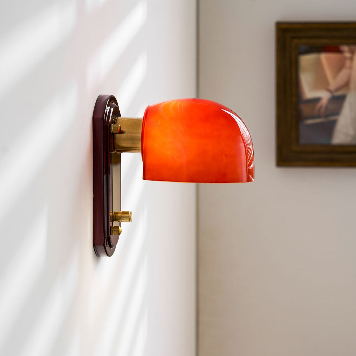 Vintage Wandleuchte mit rotem Glasschirm — Stimmungsvolle Retro-Beleuchtung für Wohnzimmer & Esszimmer | Sansoti