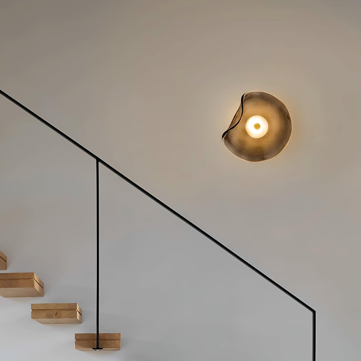 Szklana lampa ścienna LED 3000K, bursztynowa, organiczny design, do łazienki i salonu, nowoczesne nastrojowe oświetlenie, odporna na wilgoć | Sansoti