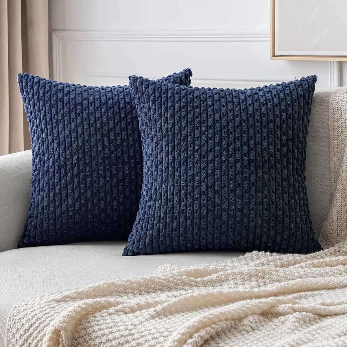Geripptes Samtkissen 45x45 cm für Sofa und Bett, dekoratives Kissen im skandinavischen Design für Wohnzimmer und Schlafzimmer | Sansoti