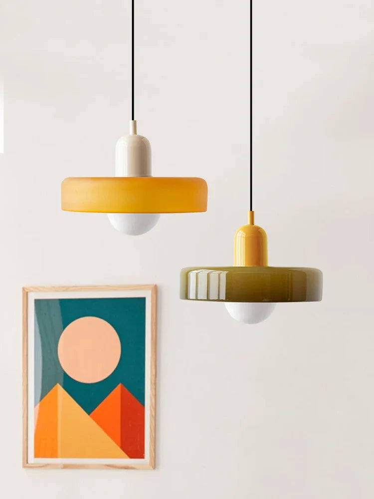 Glas-Hängeleuchte mit doppelfarbigem Schirm – Moderne Bauhaus-Stil Beleuchtung für Wohn- und Esszimmer | Sansoti