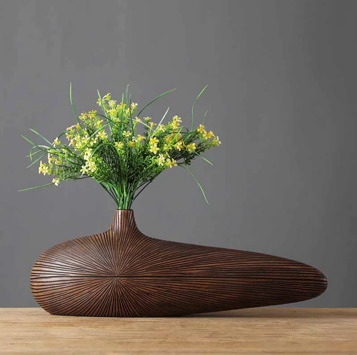 Vase sculpté décoratif style grès – Décoration d’intérieur façonnée à la main pour fleurs & mise en scène | Sansoti