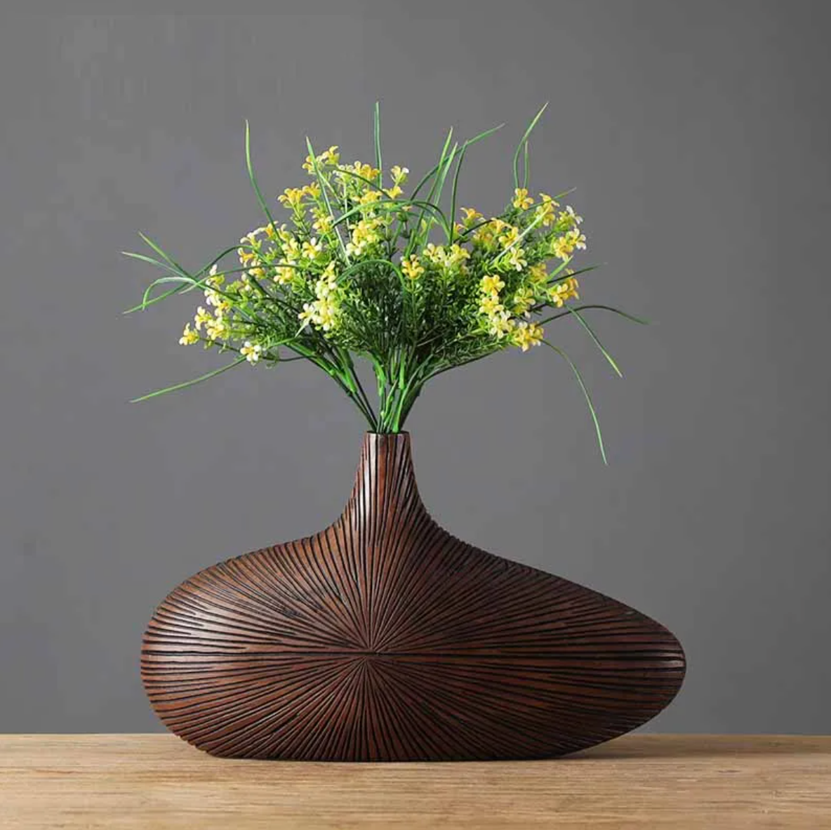 Vase sculpté décoratif style grès – Décoration d’intérieur façonnée à la main pour fleurs & mise en scène | Sansoti