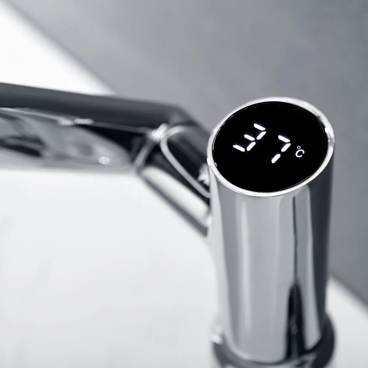Digital Faucet with Temperature Display – Rotatable Design with Multiple Spray Modes for Kitchen and Bathroom | Sansoti