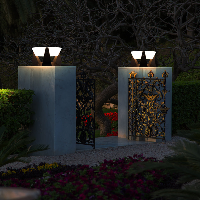 Solar Tuinlamp LED Wandverlichting Warmwit IP65 Waterbestendig Zwart Modern Design voor Terras Tuin en Entree | Sansoti