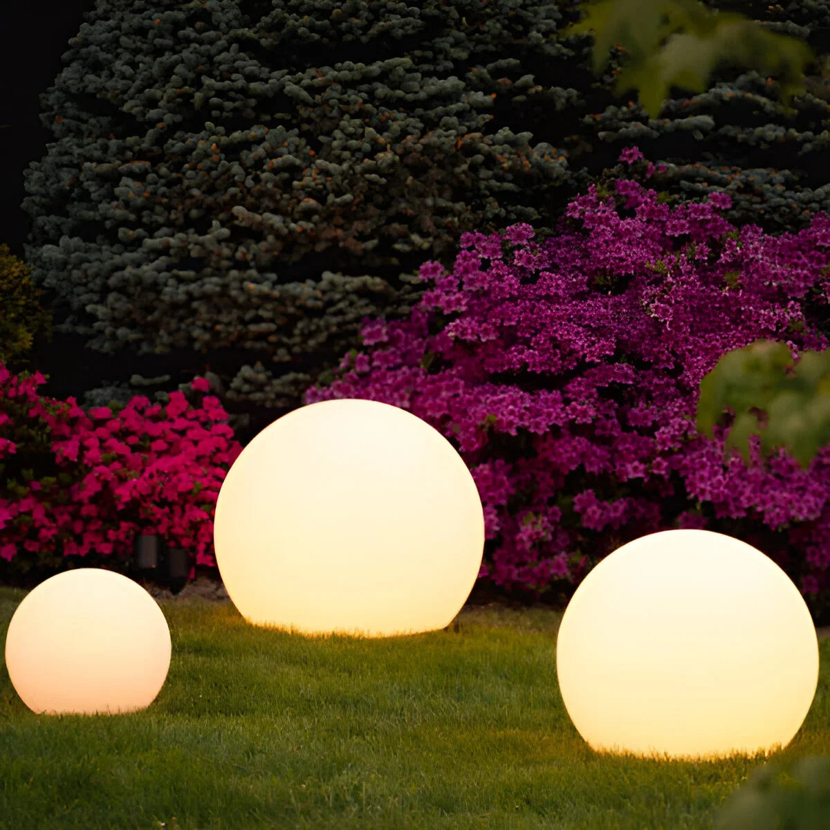 Weatherproof Garden Globe LED Lamp – Wirelessly Rechargeable Ambient Lighting for Garden and Patio – Waterproof Outdoor Light with Color-Changing Function | Sansoti