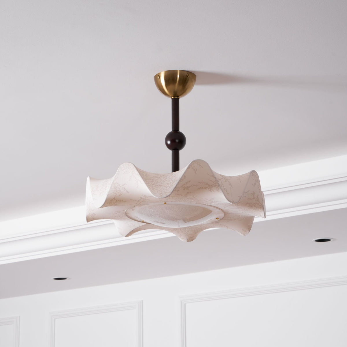 Ceiling Lamp with Petal Design – Walnut & Gold – Integrated LED – Ø50cm × H44cm | Sansoti