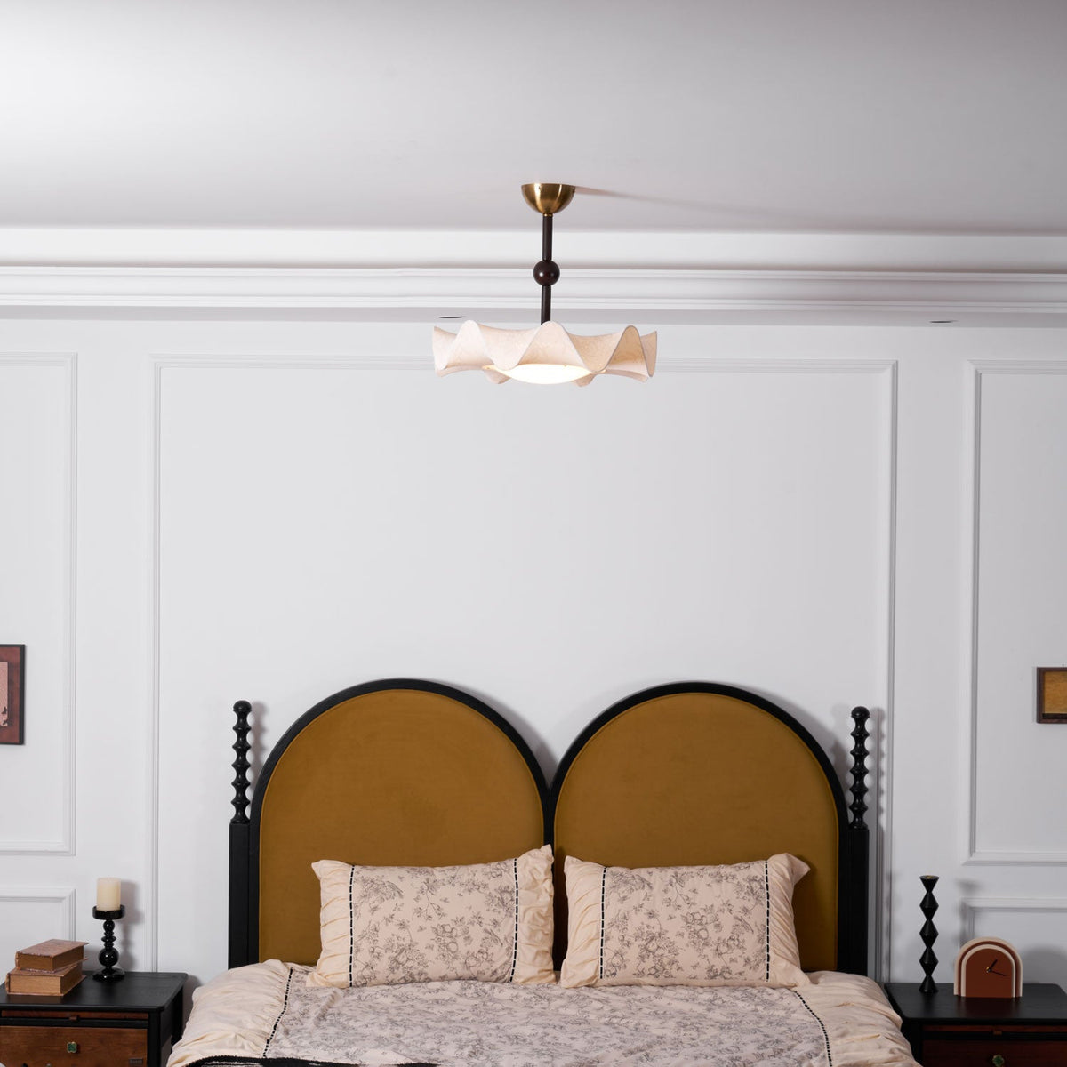 Ceiling Lamp with Petal Design – Walnut & Gold – Integrated LED – Ø50cm × H44cm | Sansoti
