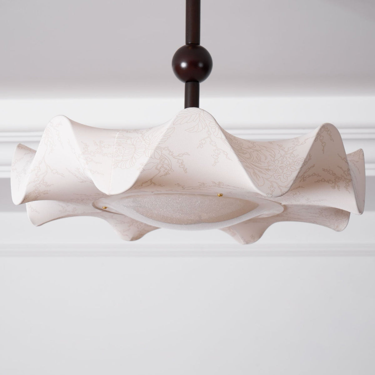 Ceiling Lamp with Petal Design – Walnut & Gold – Integrated LED – Ø50cm × H44cm | Sansoti