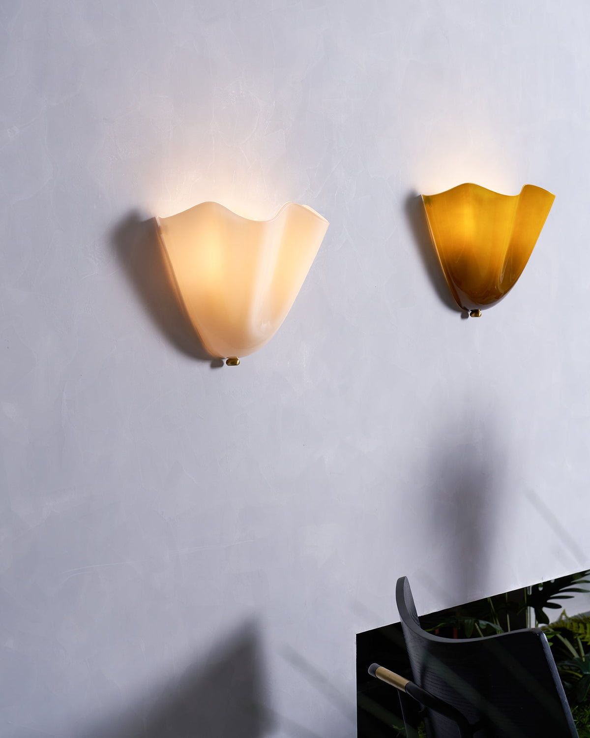 Petalia Wall Light — Sculptural Petal-Inspired Glass Wall Lighting with G9 Socket and Hardwired Installation (28 × 25 × 13 cm) | Sansoti