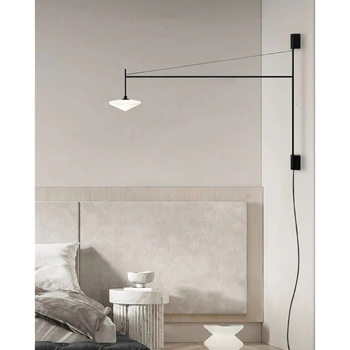Verstelbare Wandlamp met Zwenkarm | Mondgeblazen Glazen Kap | Stekkermodel | Sansoti