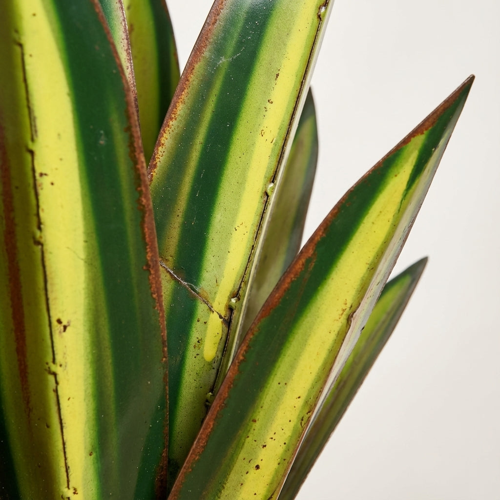 Metal Agave Garden Ornament Sculpture Rust-Resistant Durable Decorative Green Blue Red Stemless Design Garden | Sansoti
