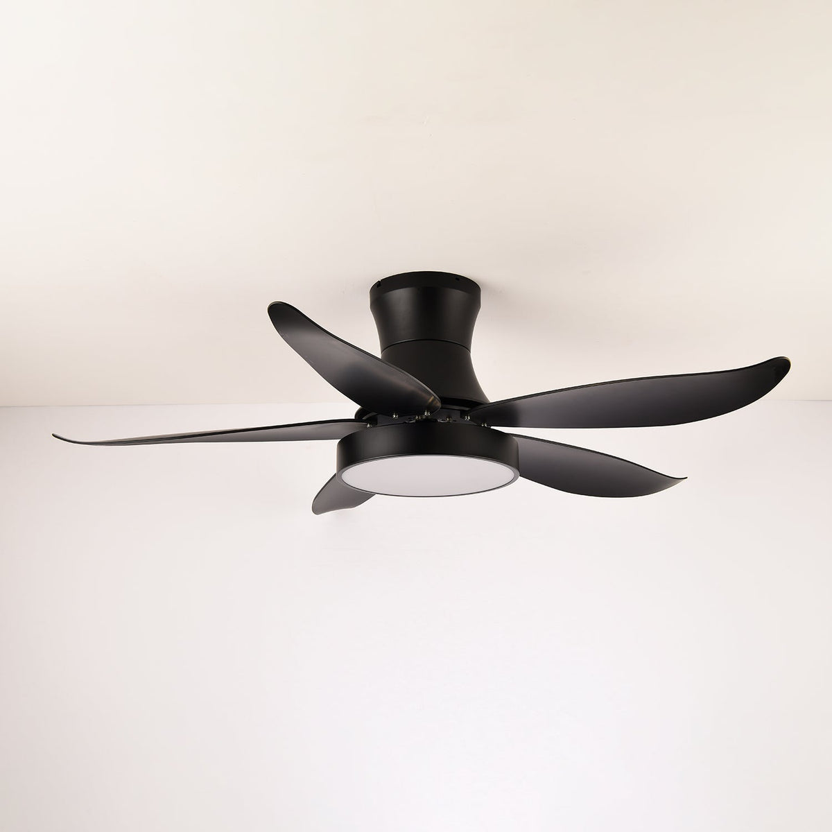 Deckenventilator mit Beleuchtung 132 cm Modern Schwarz Metall Kunststoff LED 24W Verstellbar 6 Geschwindigkeiten | Sansoti
