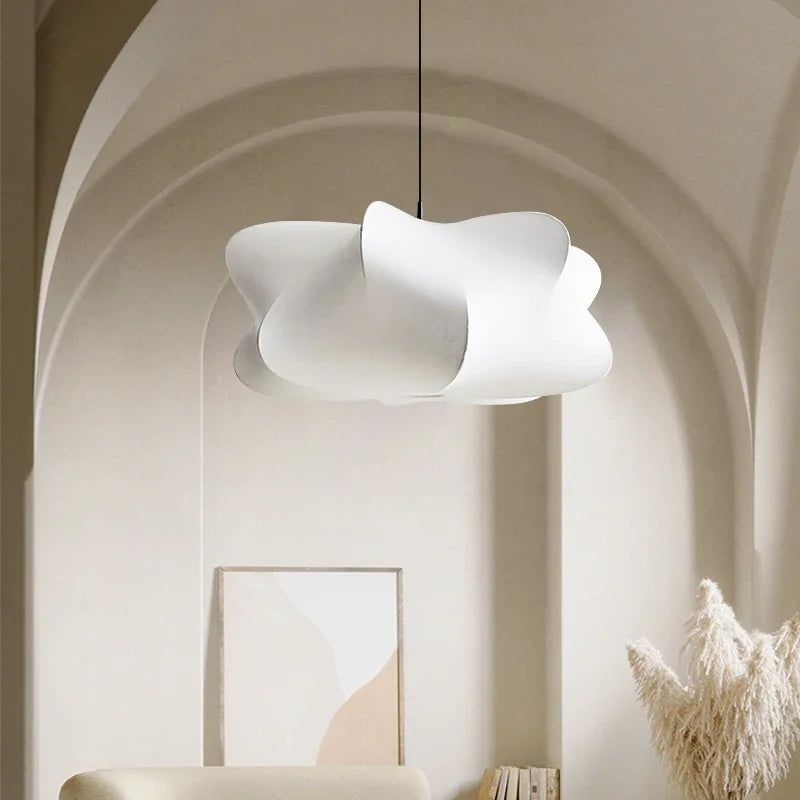 Jedwabna wisząca lampa w stylu wabi-sabi z delikatną poświatą i japońskim minimalistycznym designem do spokojnych wnętrz | Sansoti