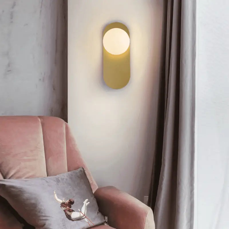 Aplique de pared de esfera de cristal industrial de aluminio negro y dorado 58cm | Sansoti