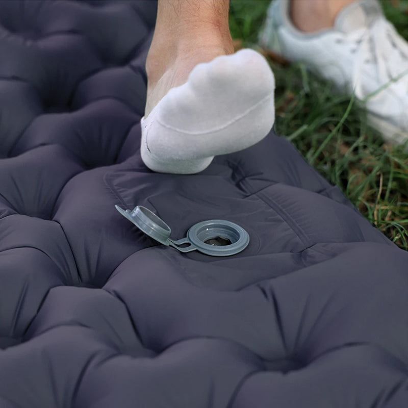 Selbstaufblasende Campingmatratze für 2 Personen, wasserfest, mit integrierter Pumpe, isolierende Outdoor-Schlafmatte | Sansoti