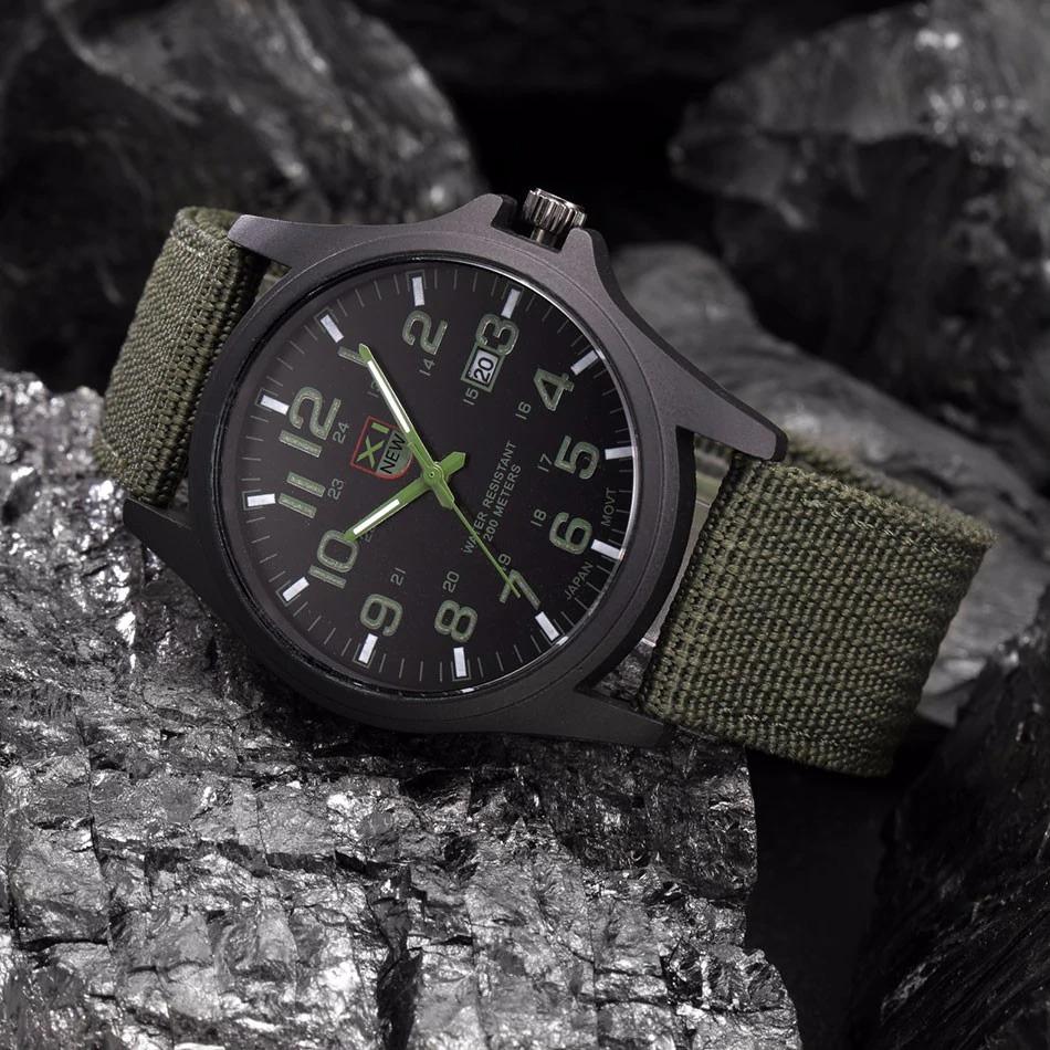 Sportliche Herrenuhr mit LED-Beleuchtung, Chronograph, wasserdicht bis 50 Meter, für Outdoor-Aktivitäten | Sansoti