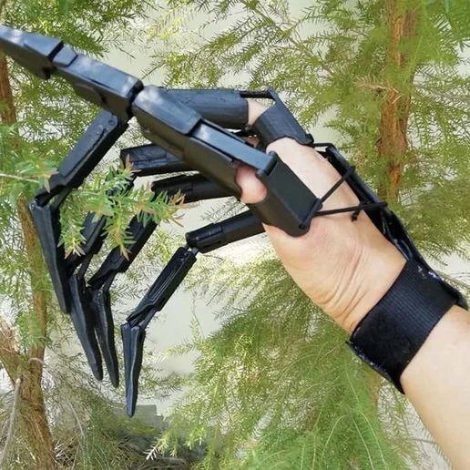 Articulated Finger Extensions Halloween Skeleton Claw Set 2 Pieces Black Beige Costume Party Accessory | Sansoti