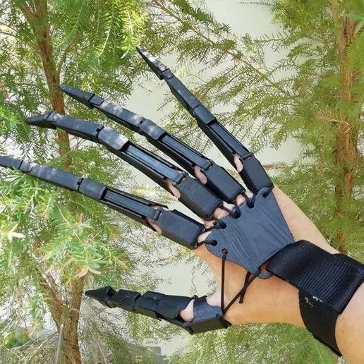 Articulated Finger Extensions Halloween Skeleton Claw Set 2 Pieces Black Beige Costume Party Accessory | Sansoti