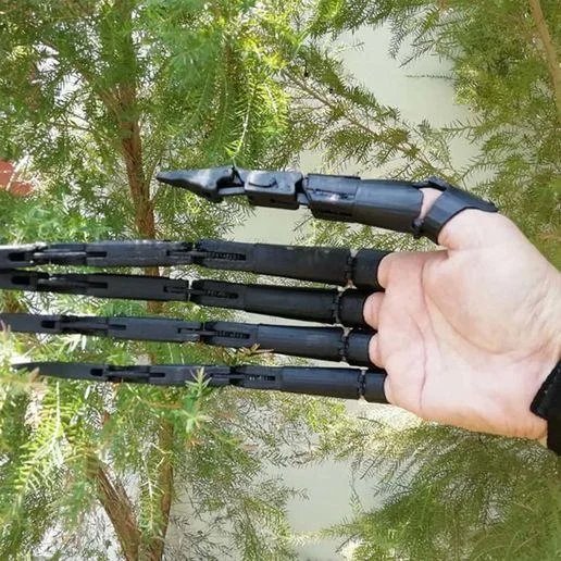 Articulated Finger Extensions Halloween Skeleton Claw Set 2 Pieces Black Beige Costume Party Accessory | Sansoti