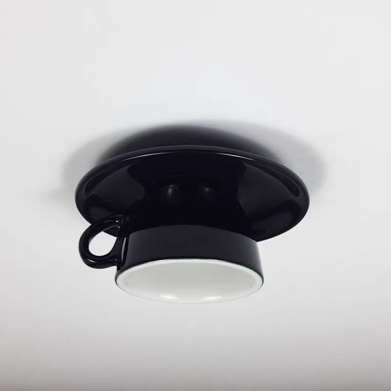 Plafonnier en céramique au design tasse à café, éclairage LED, installation lumineuse ludique pour le salon ou la chambre | Sansoti