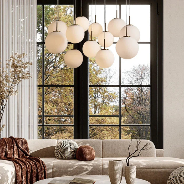 Moderner linearer Kronleuchter mit Glaskugeln und LED-Beleuchtung für Esszimmer und Wohnzimmer, Pendelleuchte über dem Esstisch | Sansoti