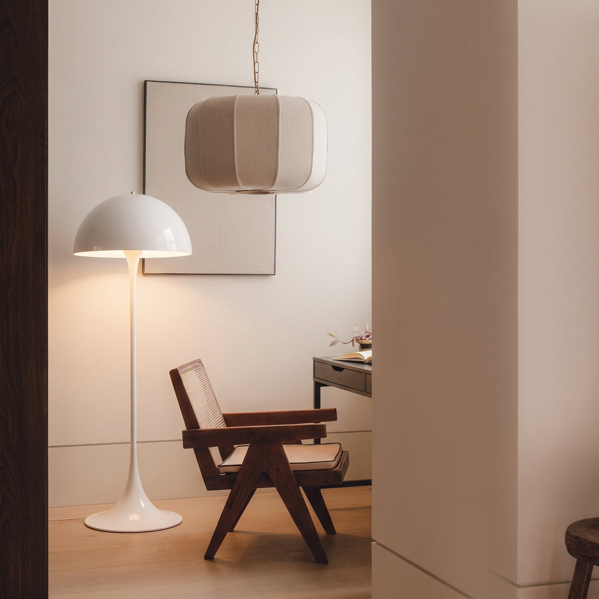 Organische Stehleuchte mit Kuppelschirm Ø50cm | Warmweißes LED-Licht 3000K | Skulpturales Design für Wohnzimmer und Schlafzimmer | Sansoti