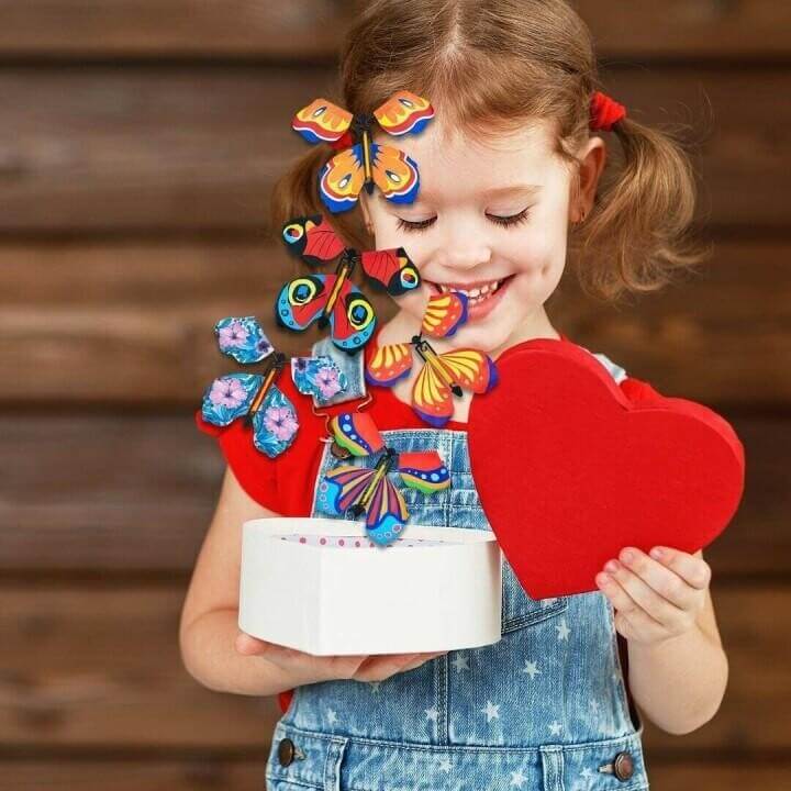 Flying Butterflies Surprise 10x12cm Wind-Up Cardboard Toy Children's Party Decoration Gift Card | Sansoti