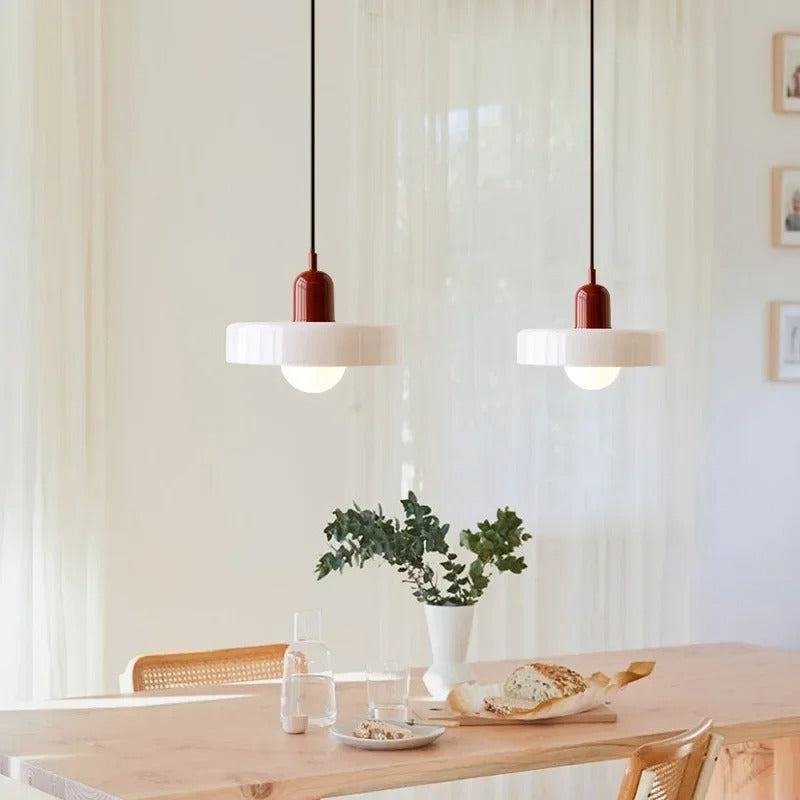 Glas-Hängeleuchte mit doppelfarbigem Schirm – Moderne Bauhaus-Stil Beleuchtung für Wohn- und Esszimmer | Sansoti