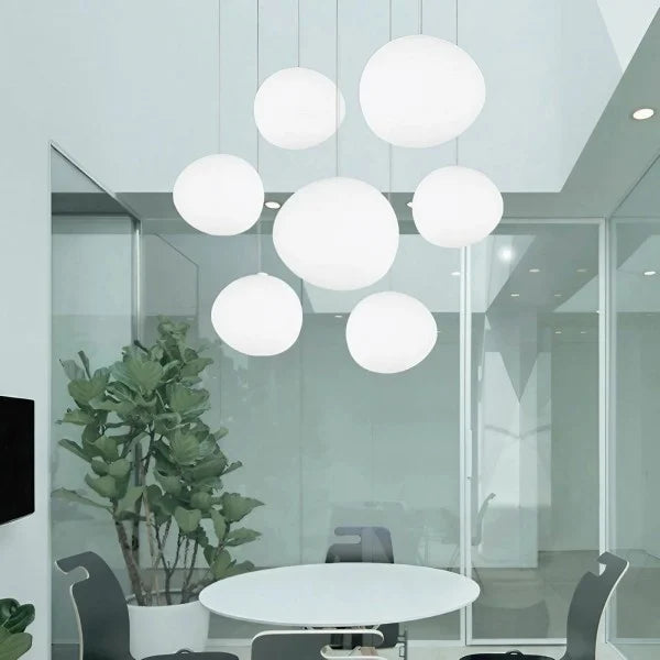 Lampa wisząca z ręcznie dmuchanego szkła, minimalistyczna, mlecznobiała, salon, jadalnia, E27, ciepłe białe światło | Sansoti