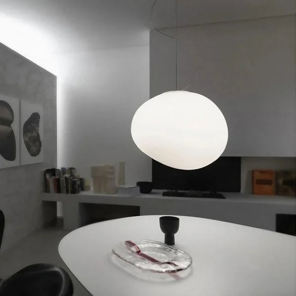 Lampa wisząca z ręcznie dmuchanego szkła, minimalistyczna, mlecznobiała, salon, jadalnia, E27, ciepłe białe światło | Sansoti