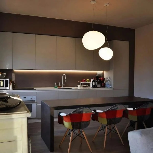 Lampa wisząca z ręcznie dmuchanego szkła, minimalistyczna, mlecznobiała, salon, jadalnia, E27, ciepłe białe światło | Sansoti