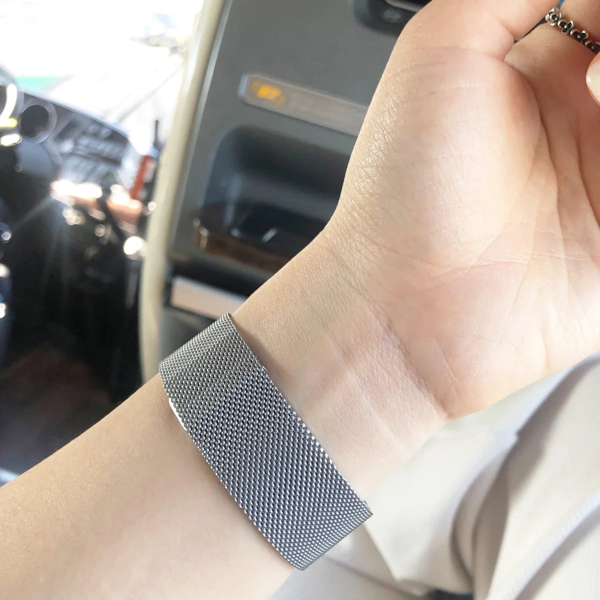 Milanese Mesh Magnetic Stainless Steel Smartwatch Band Adjustable Breathable Wristband Universal | Sansoti