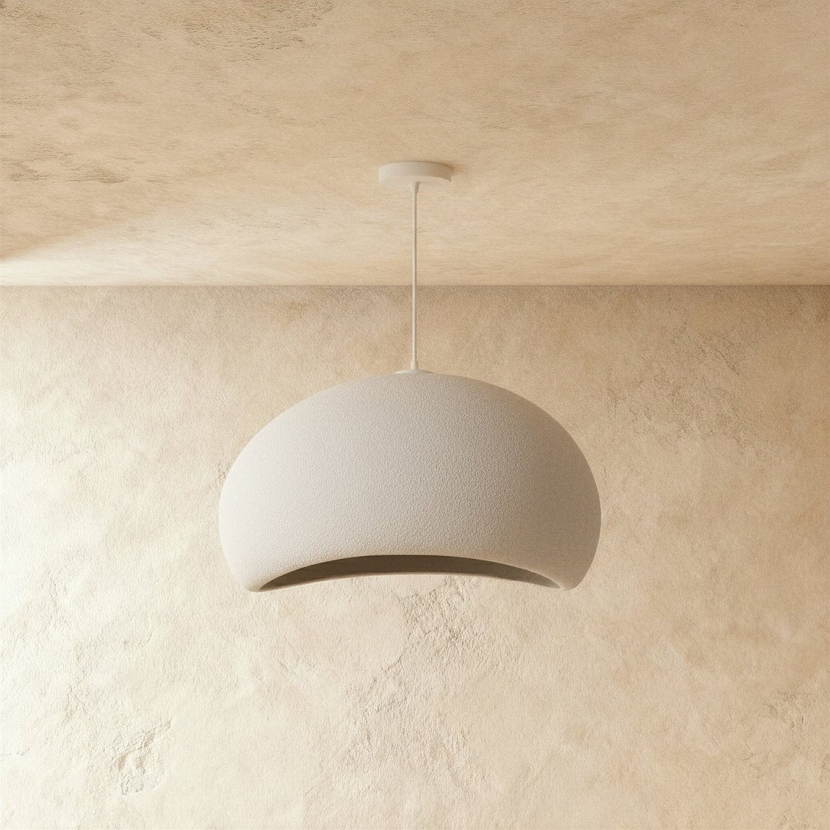 Minimalistyczna japońska lampa wisząca o organicznym kształcie i delikatnym nastrojowym oświetleniu | Sansoti
