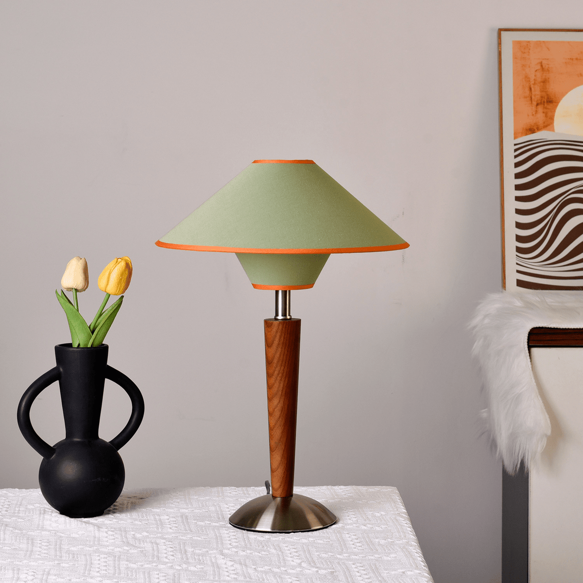 Holz-Tischleuchte mit Stoffschirm – Walnuss oder Nickel – warmes, modernes Design – E26/E27 – Plug-in mit Schalter | Sansoti