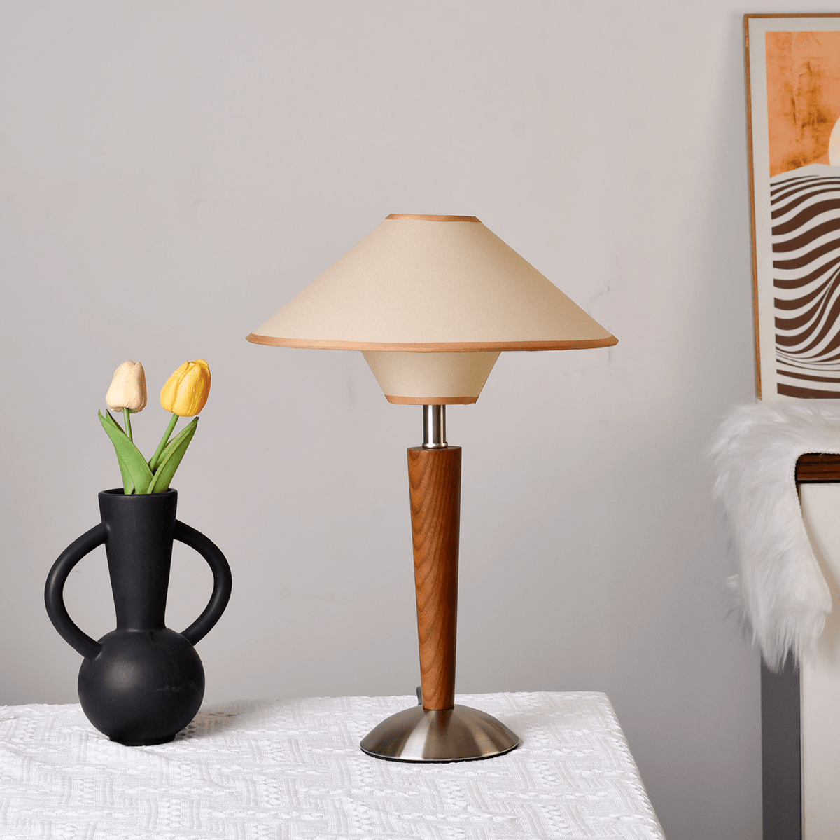 Holz-Tischleuchte mit Stoffschirm – Walnuss oder Nickel – warmes, modernes Design – E26/E27 – Plug-in mit Schalter | Sansoti