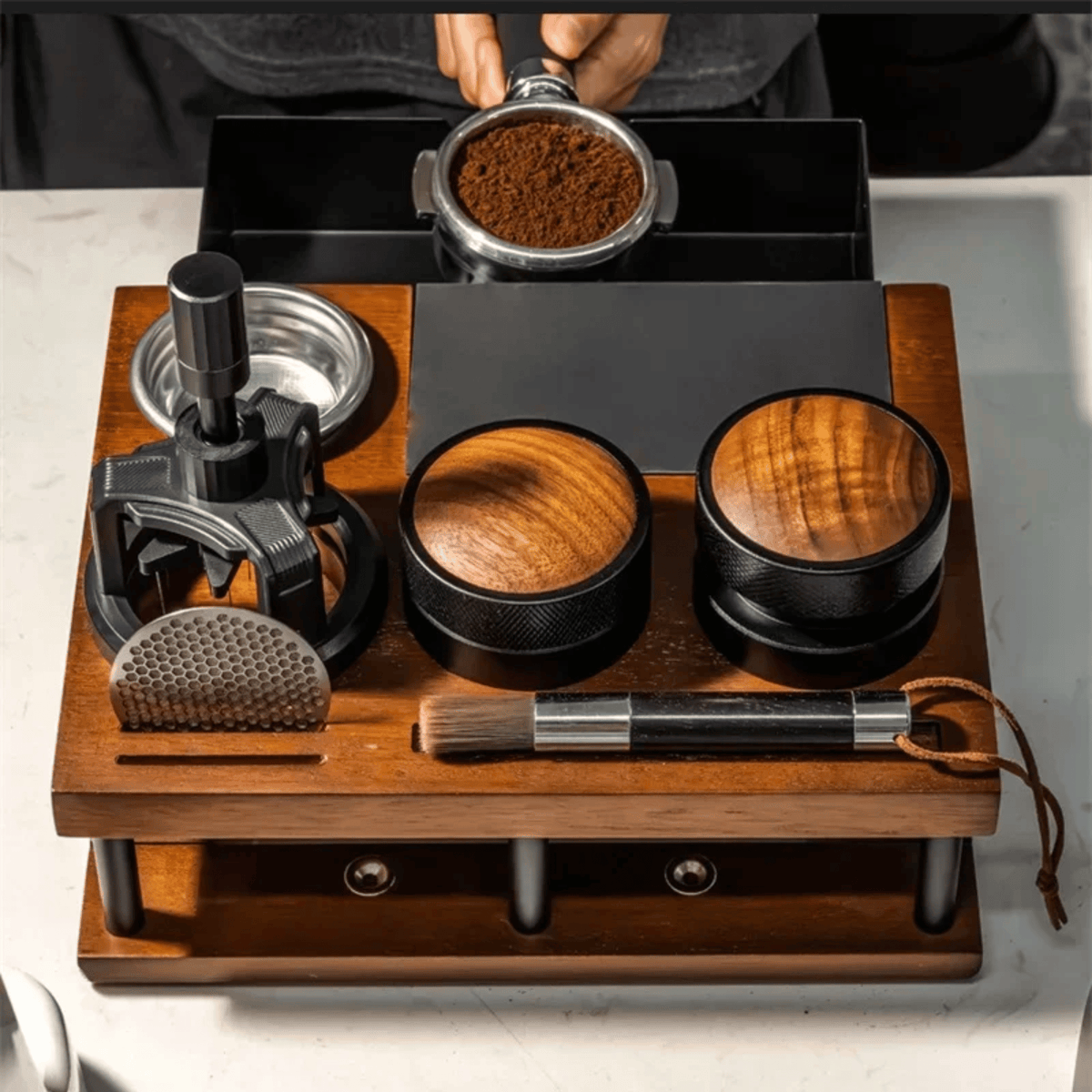Espresso-Arbeitsstation aus Holz mit Tamperhalter und Schublade zur Kaffeeorganisation für Zuhause Barista-Zubehör | Sansoti